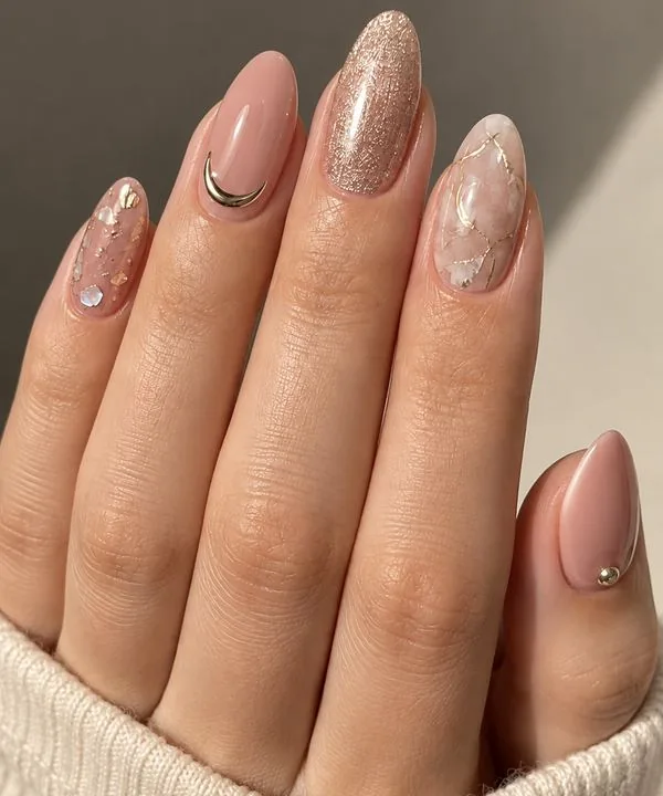 Diseño de uñas Blanco lechoso y perla en Peonía Nails & Lashes, Roma Sur